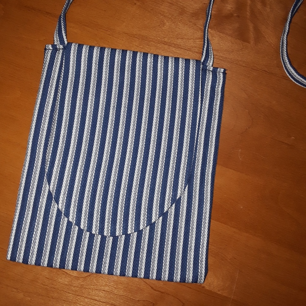 Handmade Crossbody bag 7" wide   8 1/2" lo…